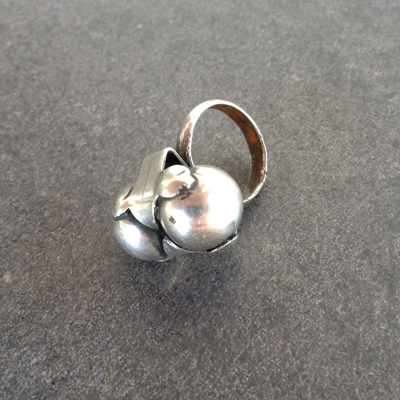 Vintage Dual Silver Sphere Ring - Picture 5 of 6